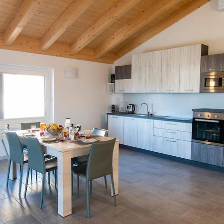 Attico Bella Vista Apartment Dubino Bagian luar foto