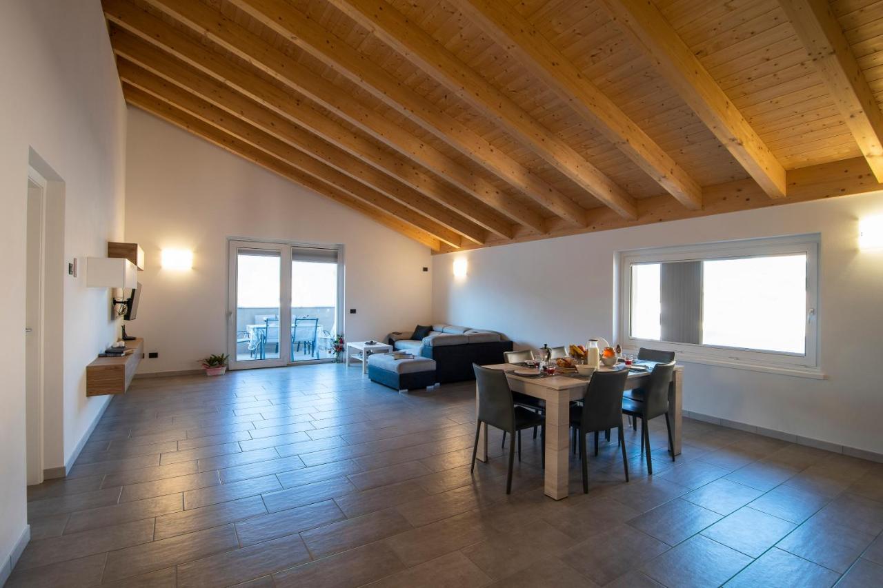 Attico Bella Vista Apartment Dubino Bagian luar foto